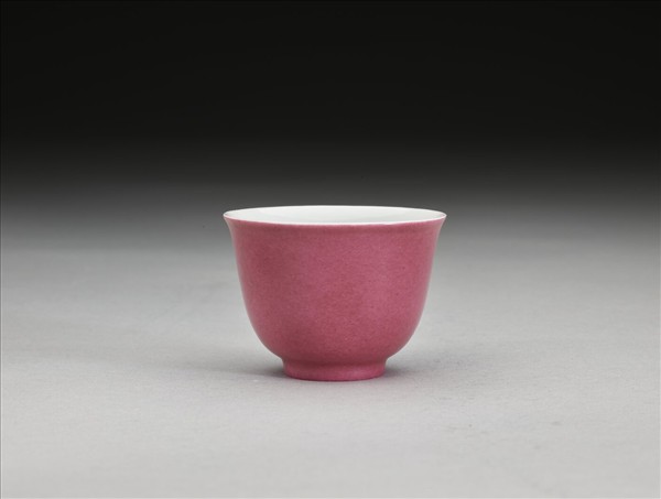 胭脂紅釉白裡杯