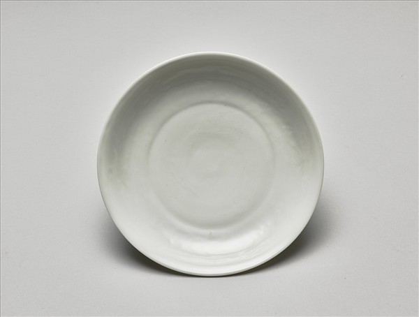 甜白釉雲龍紋盤