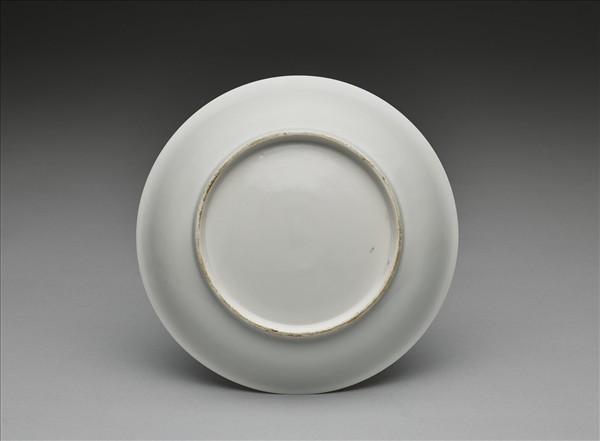 甜白釉雲龍紋盤