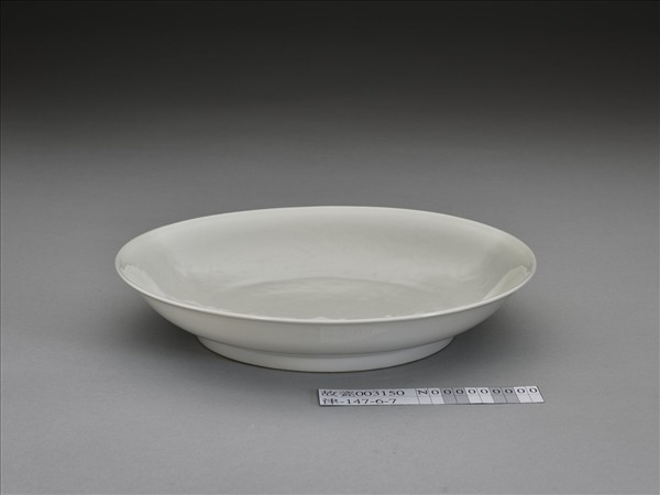 甜白釉雲龍紋盤