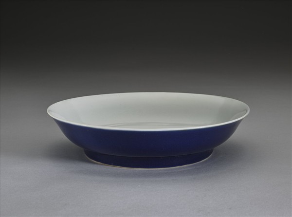 霽青釉劃花雙龍紋白裡盤