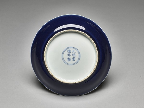 霽青釉劃花雙龍紋白裡盤