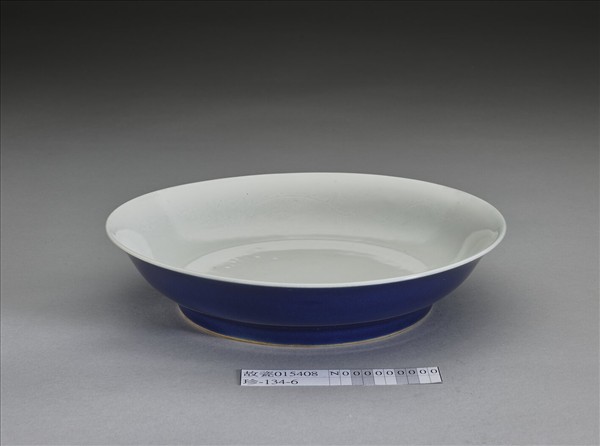 霽青釉劃花雙龍紋白裡盤