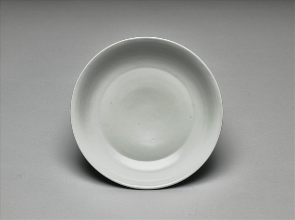 霽青釉劃花雙龍紋白裡盤