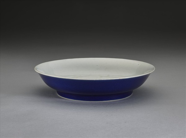 霽青釉劃花雙龍紋白裡盤