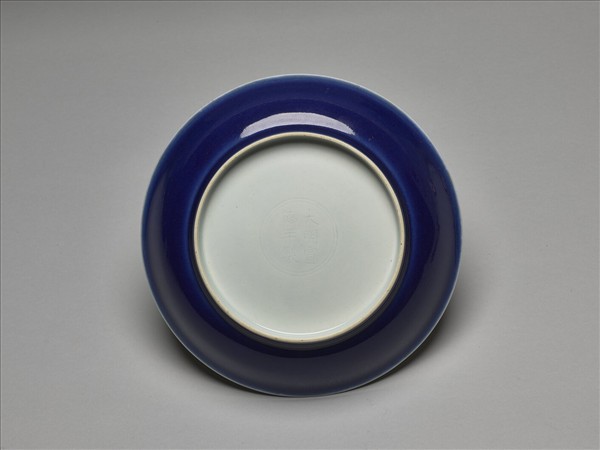 霽青釉劃花雙龍紋白裡盤