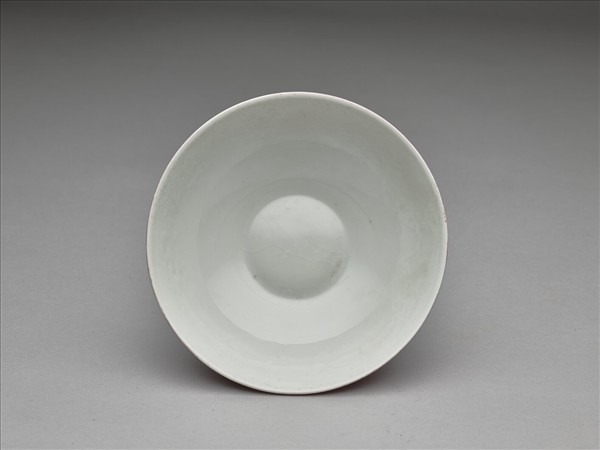 胭脂紅彩暗八寶淺碗