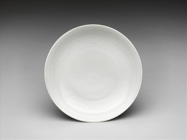 甜白釉雲龍紋盤