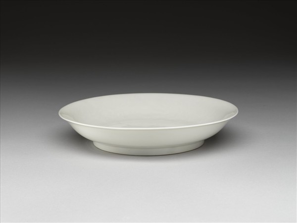 甜白釉雲龍紋盤