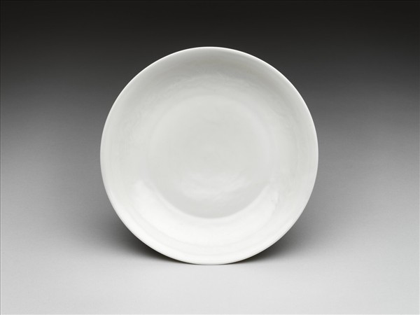 甜白釉雲龍紋盤