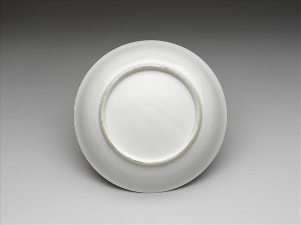 甜白釉雲龍紋盤