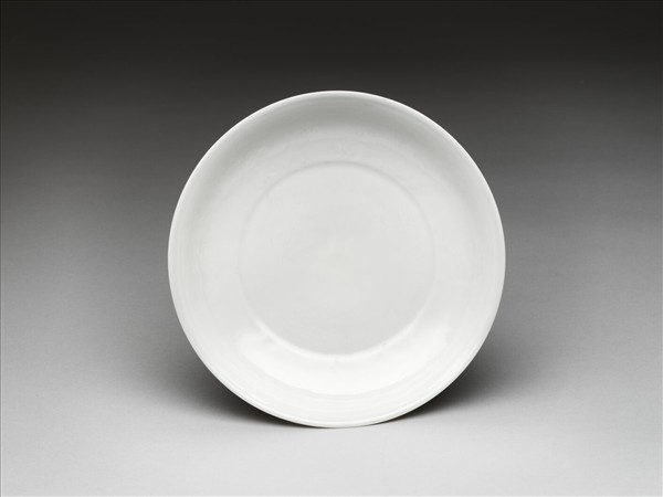 甜白釉雲龍紋盤