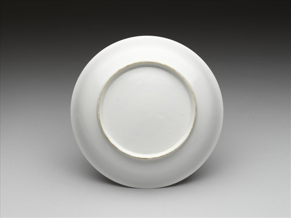 甜白釉雲龍紋盤