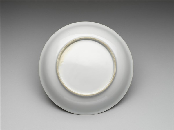 甜白釉雲龍紋盤