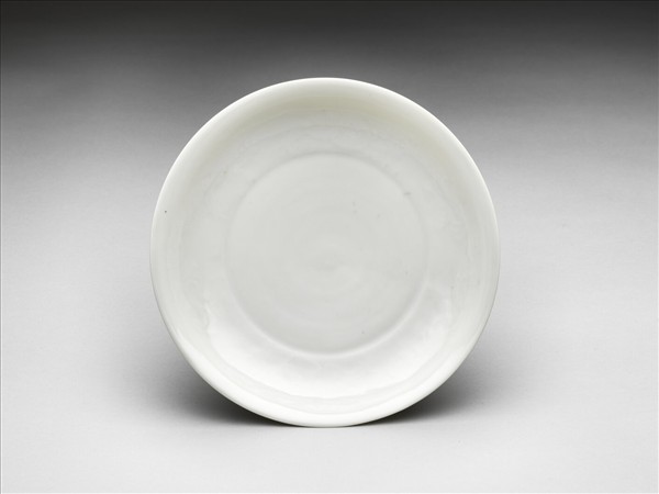 甜白釉雲龍紋盤