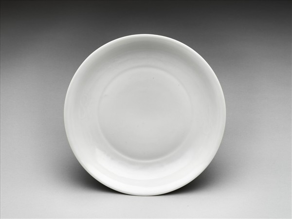 甜白釉雲龍紋盤