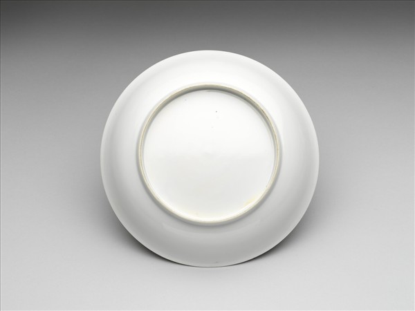 甜白釉雲龍紋盤