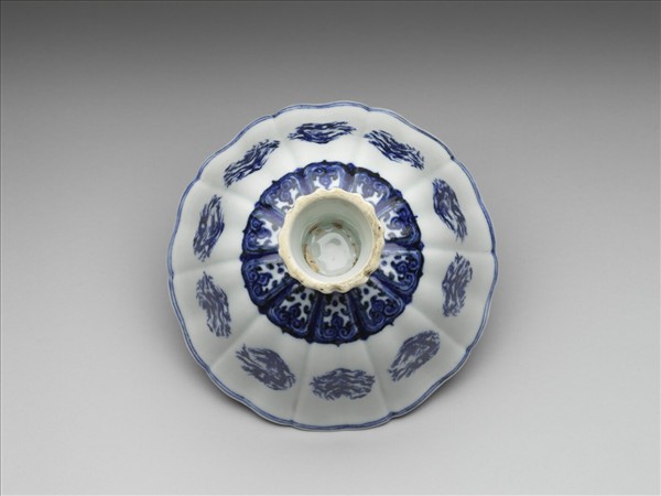 青花團龍紋葵式高足碗