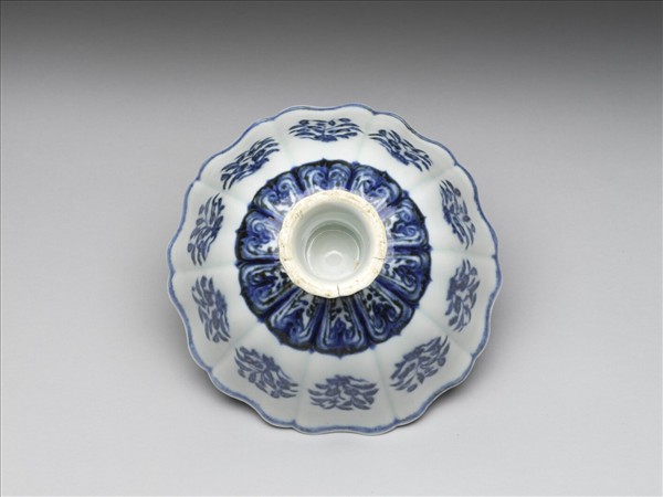 青花團花紋花口高足碗