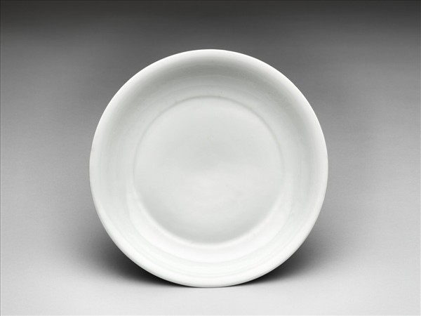 霽青釉劃花雙龍紋白裡盤