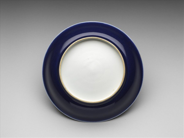 霽青釉劃花雙龍紋白裡盤