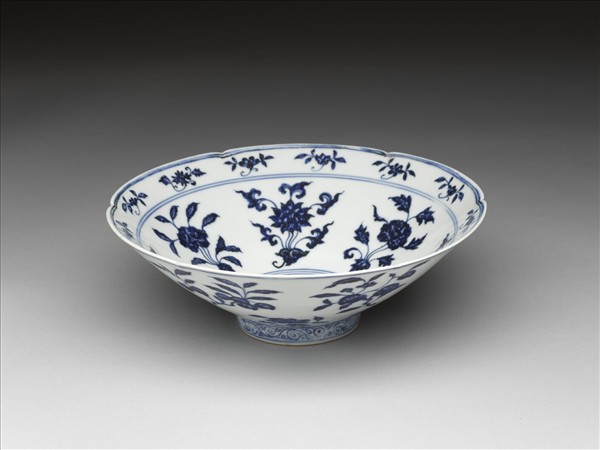 青花四季花果紋葵瓣口碗