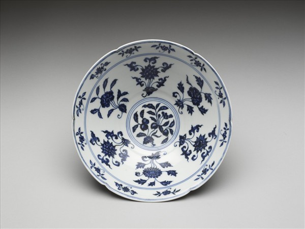 青花四季花果紋葵瓣口碗