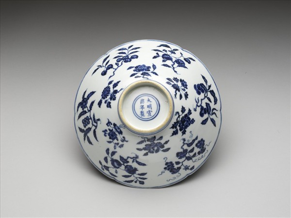 青花四季花果紋葵瓣口碗