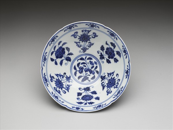 青花四季花果紋葵瓣口碗