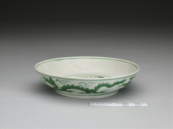 白地綠彩雲龍紋盤
