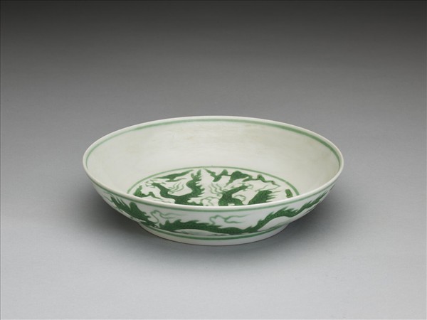 白地綠彩雲龍紋盤