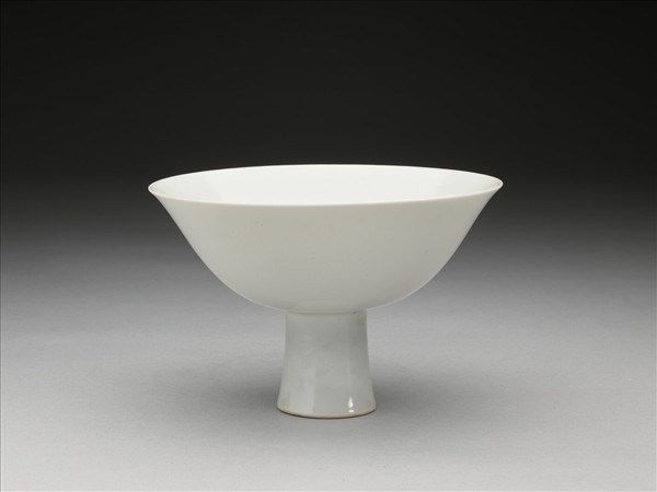 甜白釉高足碗