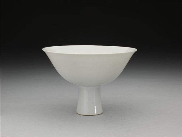甜白釉高足碗