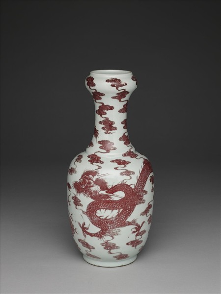 釉裡紅雲龍紋蒜頭瓶