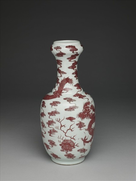釉裡紅雲龍紋蒜頭瓶