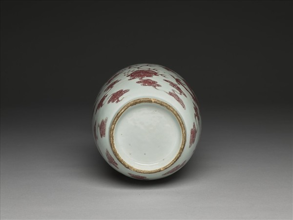 釉裡紅雲龍紋蒜頭瓶