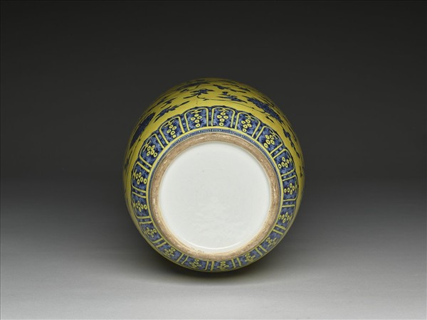 黃地青花四季花卉紋瓶