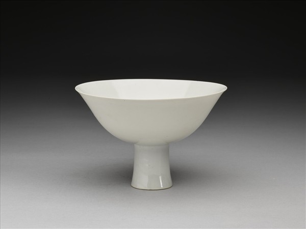 甜白釉高足碗