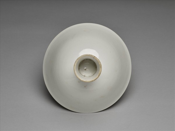 甜白釉高足碗