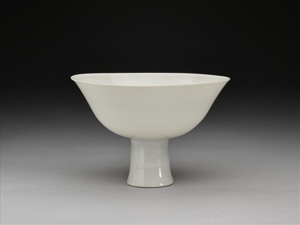 甜白釉雙龍紋高足碗