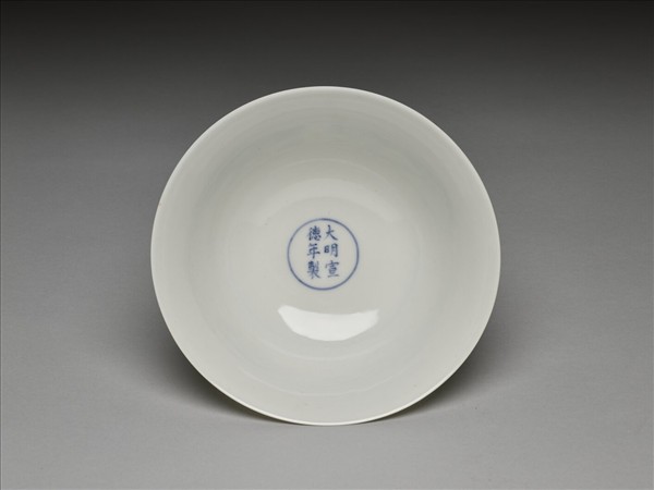 甜白釉雙龍紋高足碗