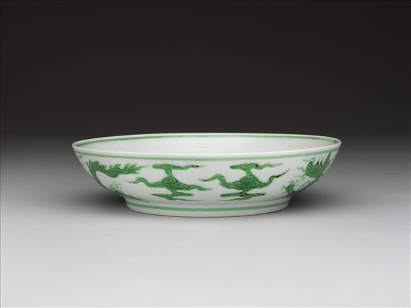 白地綠彩雲龍紋盤