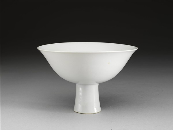 甜白釉高足碗