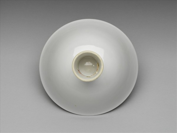 甜白釉高足碗