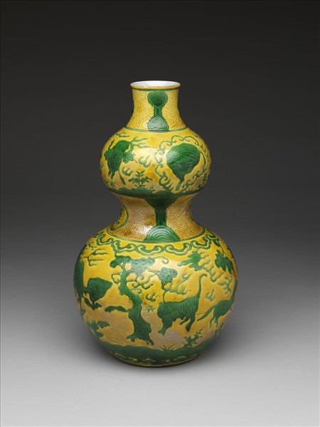 黃地綠彩獸紋葫蘆瓶