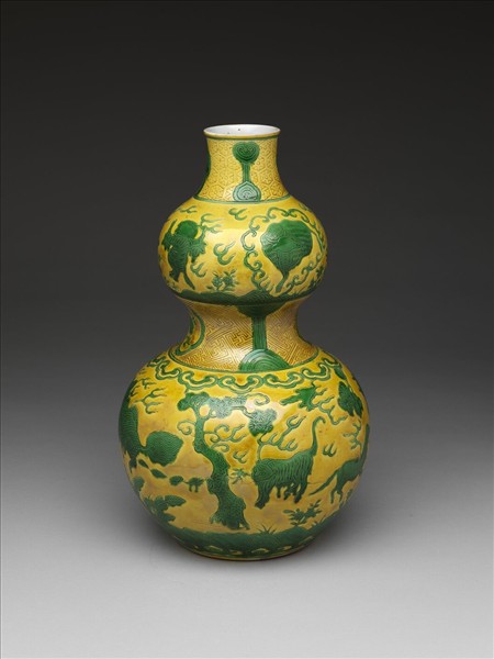 黃地綠彩獸紋葫蘆瓶