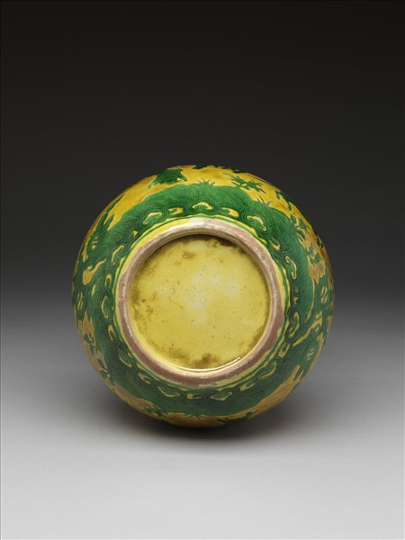 黃地綠彩獸紋葫蘆瓶