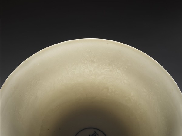 甜白釉五龍紋高足碗