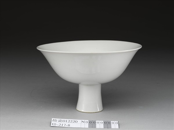 甜白釉高足碗