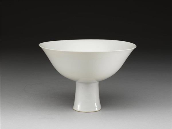 甜白釉雙龍紋高足碗